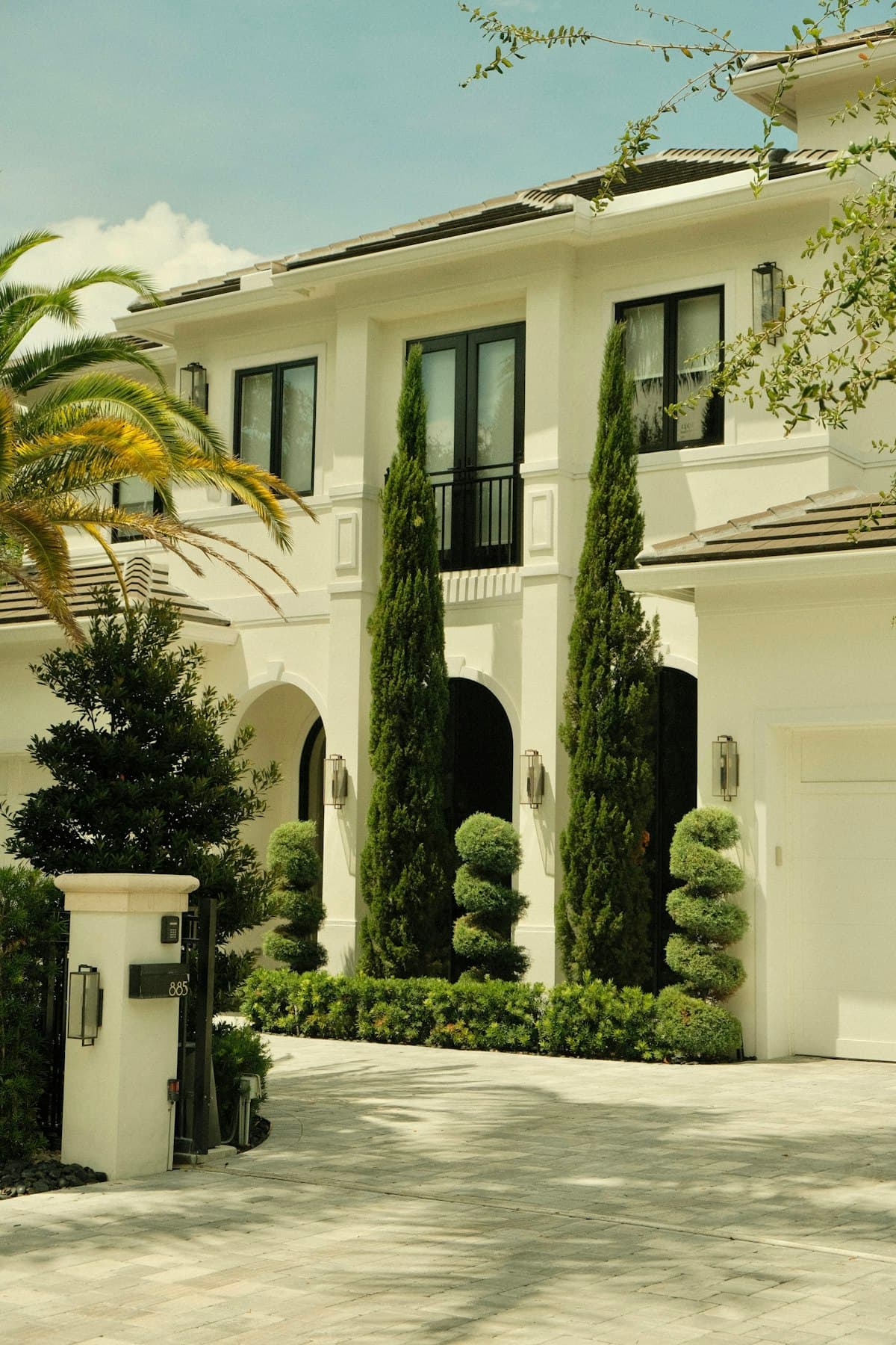 In-N-Out heiress Lynsi Snyder sells Bradbury mega-mansion for $16.25 million